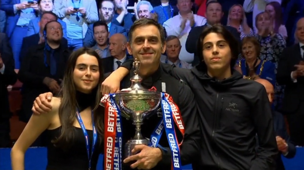 Weltmeister O'Sullivan mit seinen Kindern