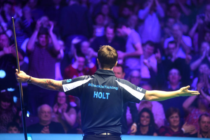 Shoot-Out 2020, Michael Holt gewinnt und lässt sich vom Publikum feiern