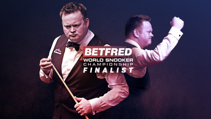 Shaun Murphy steht im Finale der Weltmeisterschaft. Vorschaubild, im Vordergrund kreidet Murphy sein Queue, im Hintergrund ballt er die Faust und jubelt.