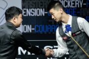 Zhang Anda und Zhou Jinhao beim Shanghai Masters, Handschlag nach dem Spiel