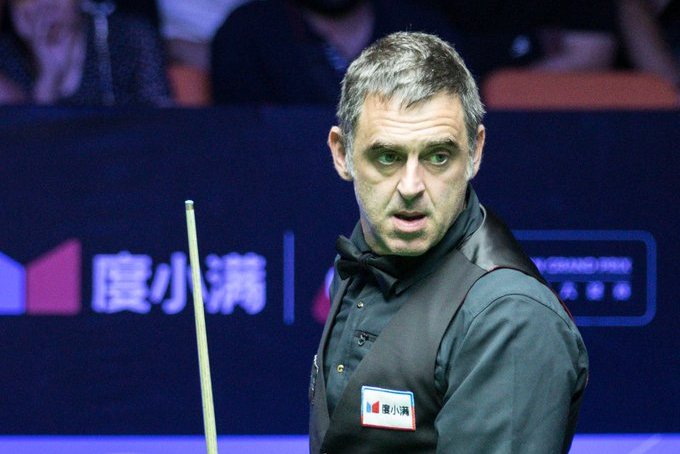 Xi'an Grand Prix: O'Sullivan mit Queue in der Hand schaut auf den Tisch