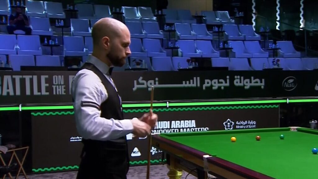 Steven Hallworth während seines Matches in Saudi Arabien gegen Michael Holt.