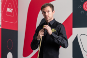 Northern Ireland Open: Jack Lisowski posiert mit Queue