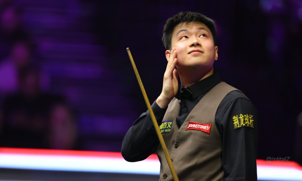 Zhao Xintong bei seinem 6–2 gegen Gary Wilson.